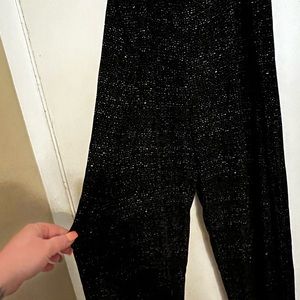 Chico’s Traveler size 3 soft black and white pull on capris.